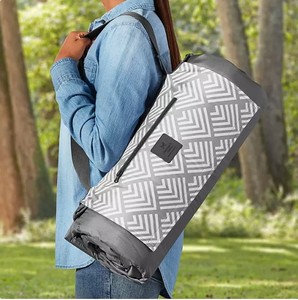 lot 693 image: NEW Members Mark Oversized 8 x 8 Outdoor Blanket - Arrow GEO Plaid GrayWhite