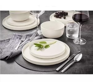 lot 705 image: NEW Members Mark 24 Piece Modern Stoneware Dinnerware Set - White