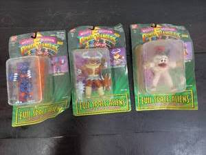 lot 73 image: Power Rangers Action Figures