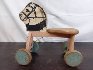 lot 75 image: Horse Toy
