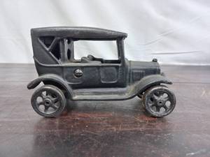 lot 84 image: Cast Iron Car