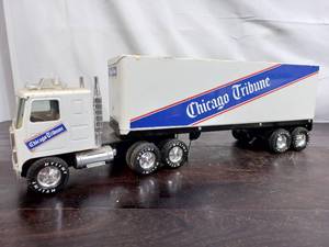 lot 85 image: Nylint Chicago Tribune Truck