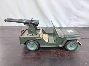 lot 86 image: Toy Army Jeep