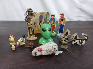 lot 101 image: Collection of Miscellaneous Figurines