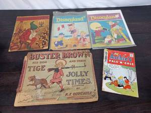 lot 110 image: Collection Of Vintage Childrens Ephemera