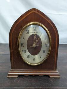 lot 20 image: General Electric Mantle Clock