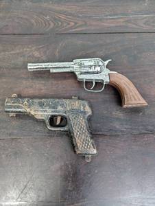 lot 43 image: Two Vintage Toy Guns