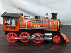 lot 47 image: Vintage Tin Toy Train