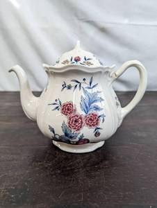 lot 66 image: Williamsburg Wedgwood Teapot