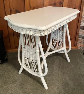 lot 3 image: Ornate White Wicker Based Accent Table