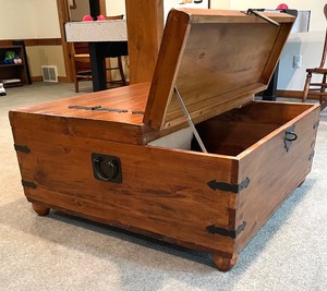 lot 7 image: Rustic Wooden Storage Box  Accent Table