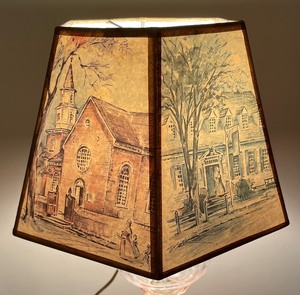 lot 78 image: Vintage Etched Glass and Marble Based Table Lamp