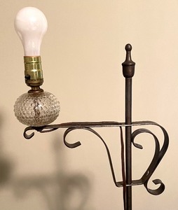 lot 84 image: Vintage Floor Lamp with Adjustable Height Arm