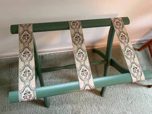 lot 134 image: Vintage Wooden Luggage Rack
