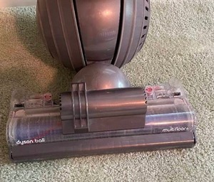lot 135 image: Dyson Ball Multi-Floor Vac Model JZ6-US-GGA2563B