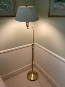 lot 167 image: Brass Floor Lamp