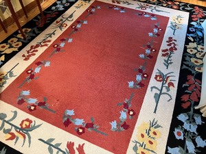 lot 2 image: Beautiful Hand Hooked Area Rug by LL Bean
