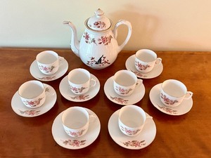 lot 54 image: Vintage Teapot, Cups and Saucers