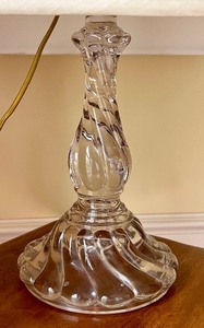 lot 140 image: Vintage Table Top Lamp