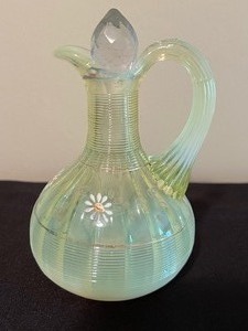 lot 20 image: Vintage Uranium Glass Cruet
