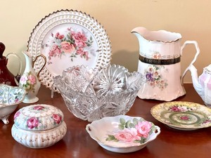 lot 148 image: Variety of Vintage China