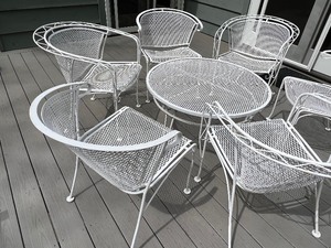 lot 123 image: Vintage Metal Patio Table with Six Metal Chairs and Cushions