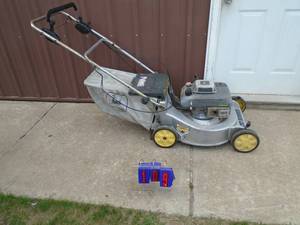 John Deere self propelled lawn mower. Runs but not very well. Mechanics special. As shown
