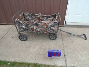 Foldable steerable camo yard cart. Easy to pull. Used condition. Tested & works. As shown