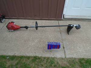 Home Lite 2 cycle weeed trimmer. Looks nearly new. Tested & works. As shown.