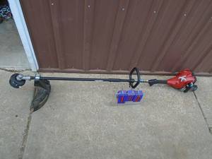 Home Lite 2 cycle weeed trimmer. Looks nearly new. Tested & works. As shown.