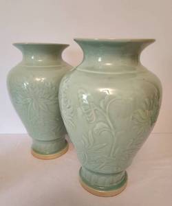 lot 102 image: Coordinating Vases and Pots