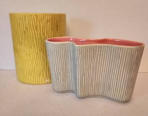 lot 105 image: Pair of Vintage Red Wing Vases