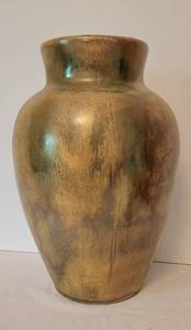 lot 107 image: Collectible Vintage Red Wing Pottery Options