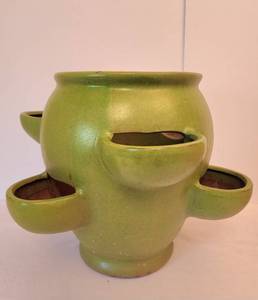 lot 123 image: Stylish Pots and Strawberry Planter