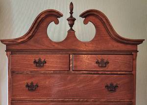 lot 6 image: Lovely Vintage Queen Anne Highboy