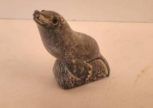 lot 128 image: Hand Carved Wildlife Figures