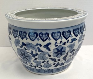 lot 157 image: Three Blue and White Planters