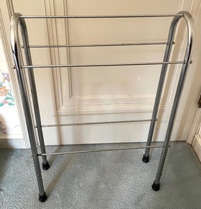 lot 168 image: 2 Metal Quilt Racks