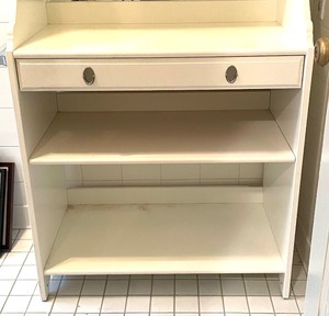 lot 181 image: Vintage Mirror Backed White Hutch with Drawer and Lower Shelves