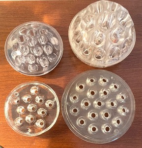 lot 186 image: 9 Glass and Metal Floral Frogs
