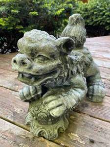 lot 283 image: Concrete Garden Chinese Foo Dog Statue