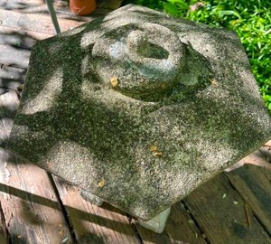 lot 289 image: Vintage Concrete 3 Piece Garden Pagoda Figurine