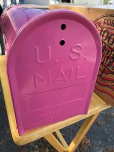 lot 292 image: More Than a Mailbox Pink Flamingo Mailbox
