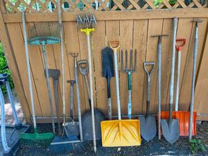 lot 312 image: Long Handled Tools and Rubbermaid Tool Stand