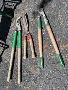 lot 315 image: Folding Gardening Bench and 3 Pruners