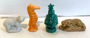 lot 335 image: Variety of Darling Vintage Wade Figurines