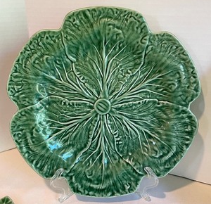 lot 341 image: Leafy Green Servingware Grouping