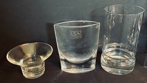 lot 358 image: Crystal and Clear Glass Vases, Candle Holder and Bowl