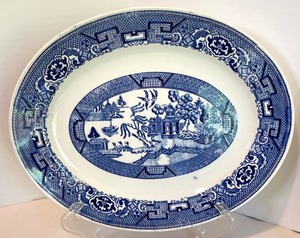 lot 363 image: Variety of Vintage Blue and White Dishes