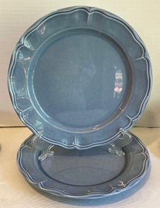 lot 368 image: Pottery Barn Dishware